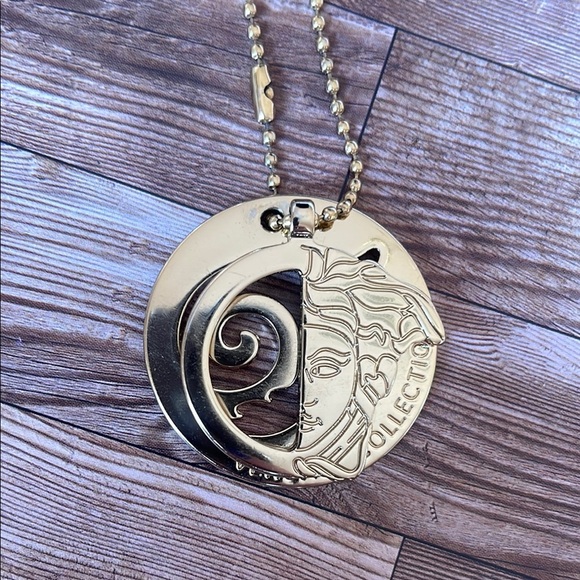 Versace Collection Gold Key & Card Holder with Intricate Design - Picture 4 of 5